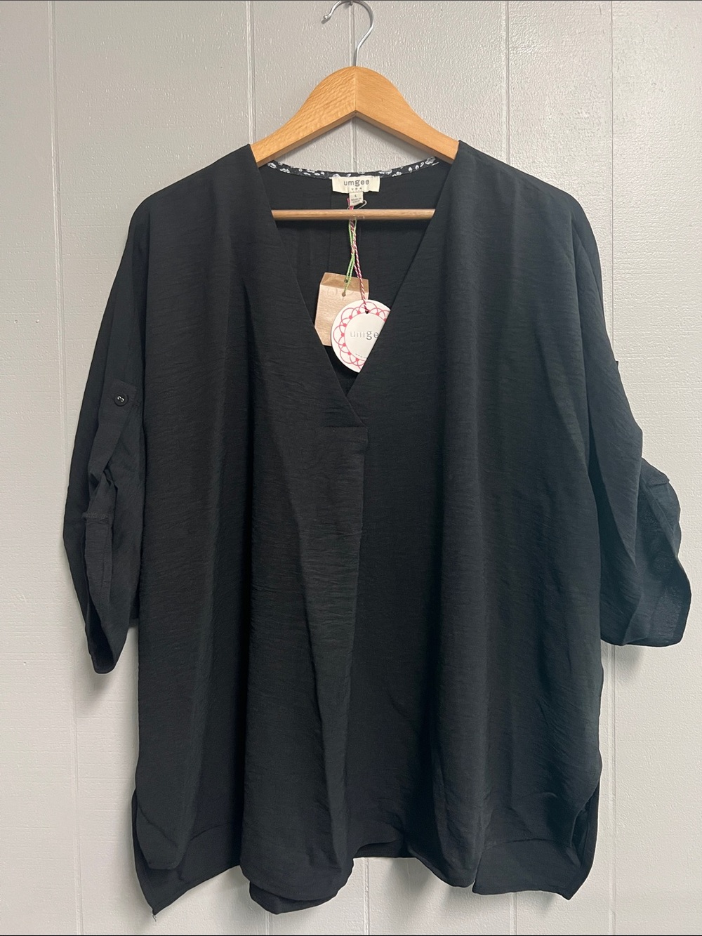 NWT Umgee Black V-Neck Tunic Top Large - Picture 1 of 14